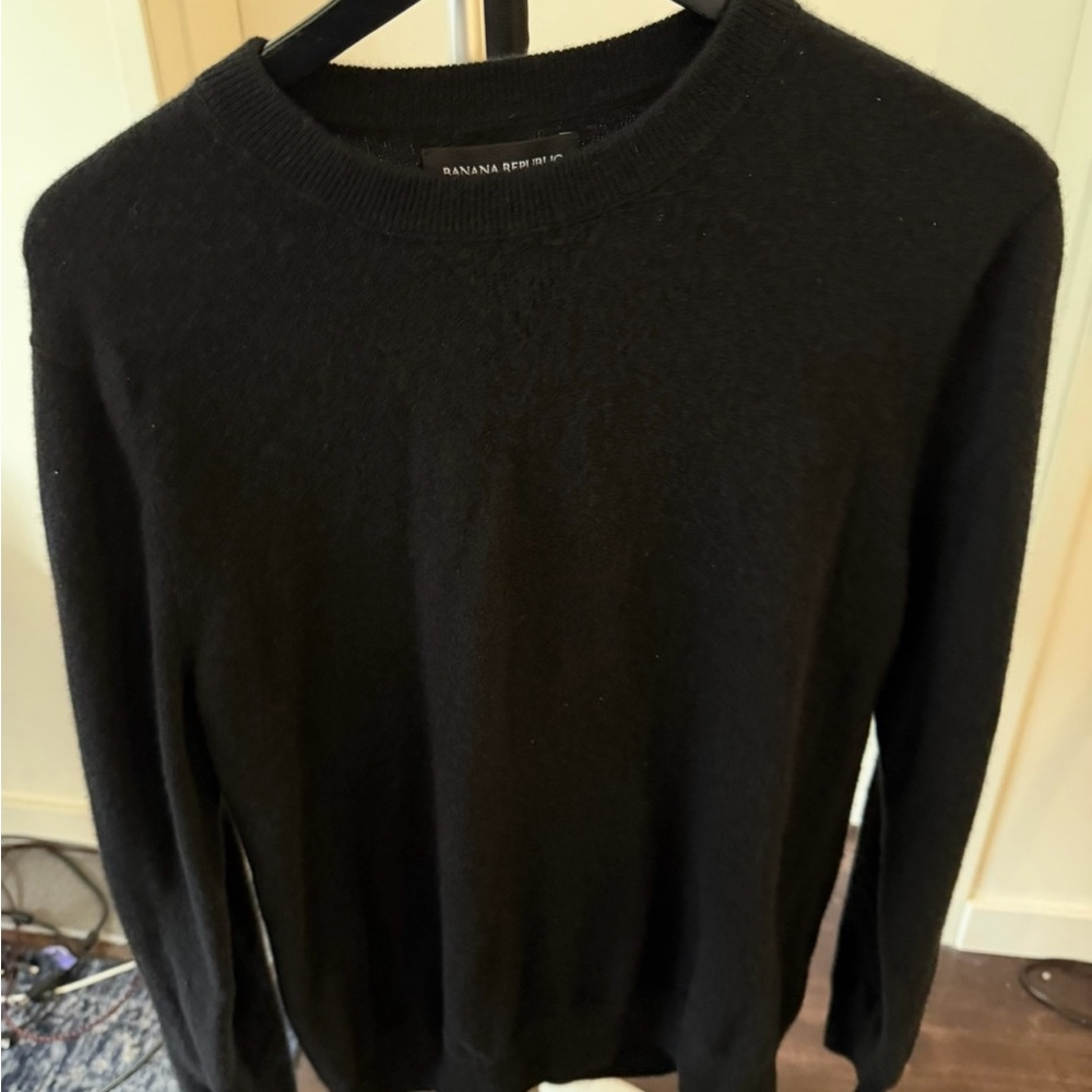 Banana Republic 100% Cashmere Sweater in Black - Minimal Wear